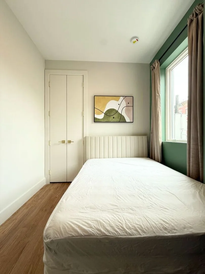 980 Kent Avenue, 2B, Bedford-Stuyvesant, Brooklyn, NY, 11205