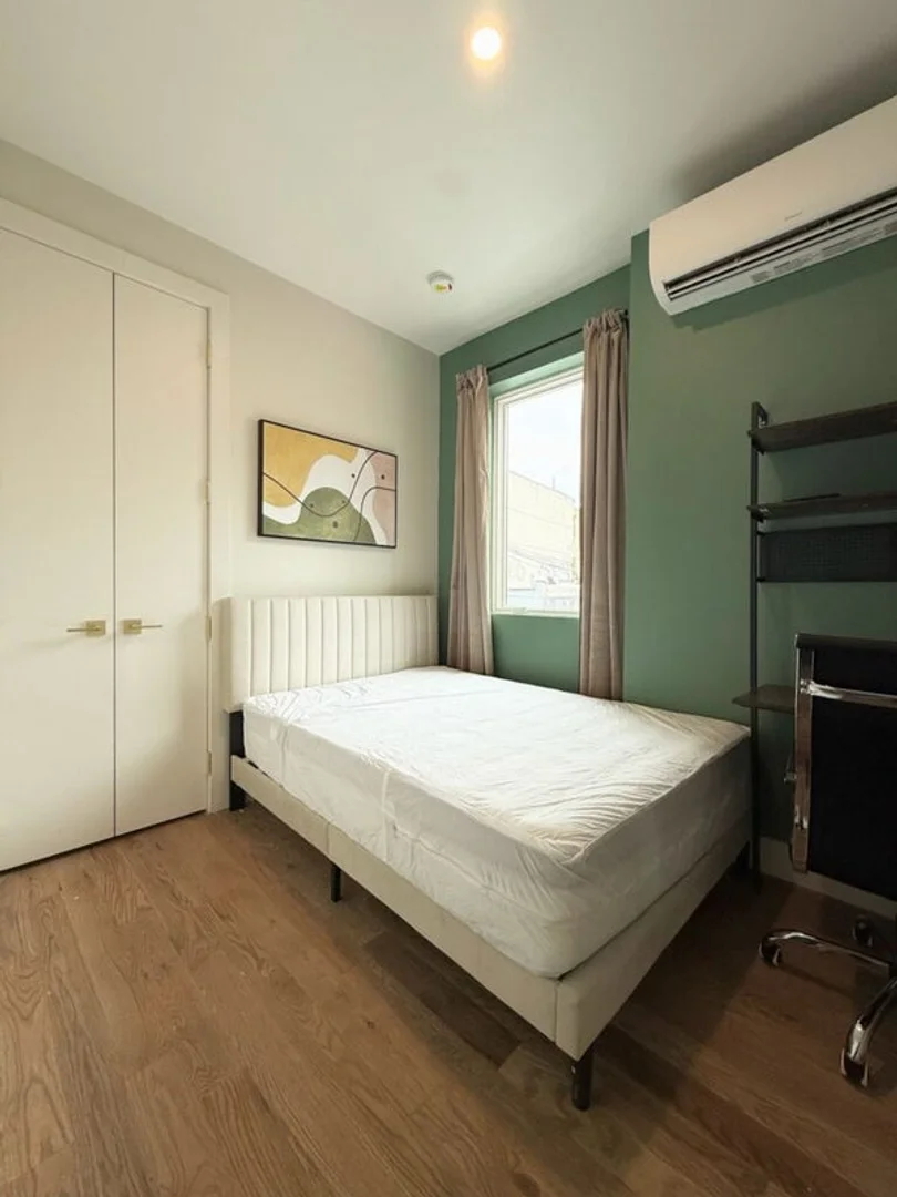 980 Kent Avenue, 2B, Bedford-Stuyvesant, Brooklyn, NY, 11205