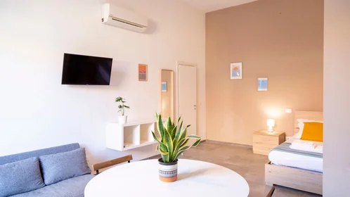 Quarto privado em Via Enrico Diacono, imagem 1 de 10