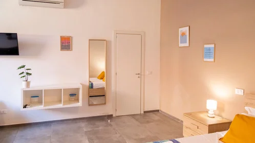 Stanza privata in Via Enrico Diacono, immagine 9 di 32