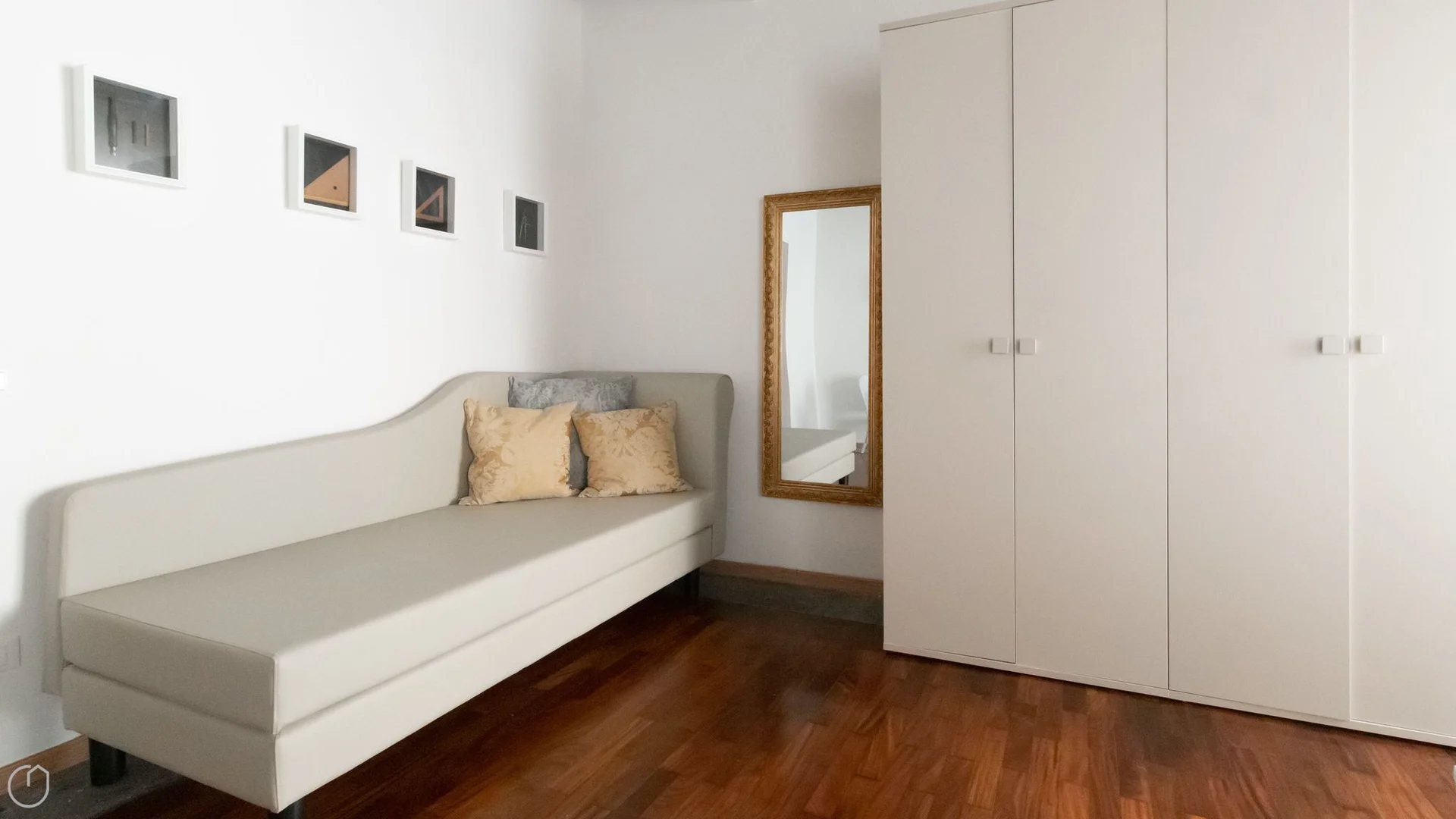 Habitación acogedora para estudiantes disponible en