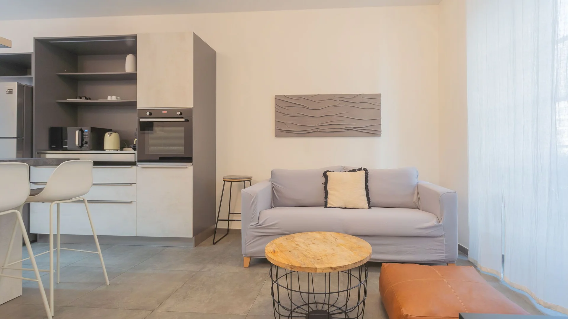 Chambre d'étudiant à  avec espace d'étude et installations communes