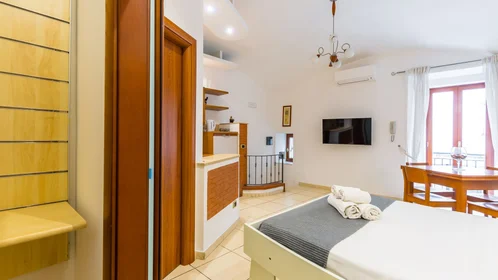 Apartamento inteiro em Vico San Nicola da Tolentino, imagem 4 de 24
