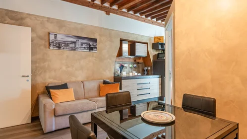 Quarto privado em Via S. Nicolao, imagem 3 de 18