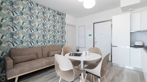 Zimmer in Studentenwohnung in  zu vermieten, voll möbliert