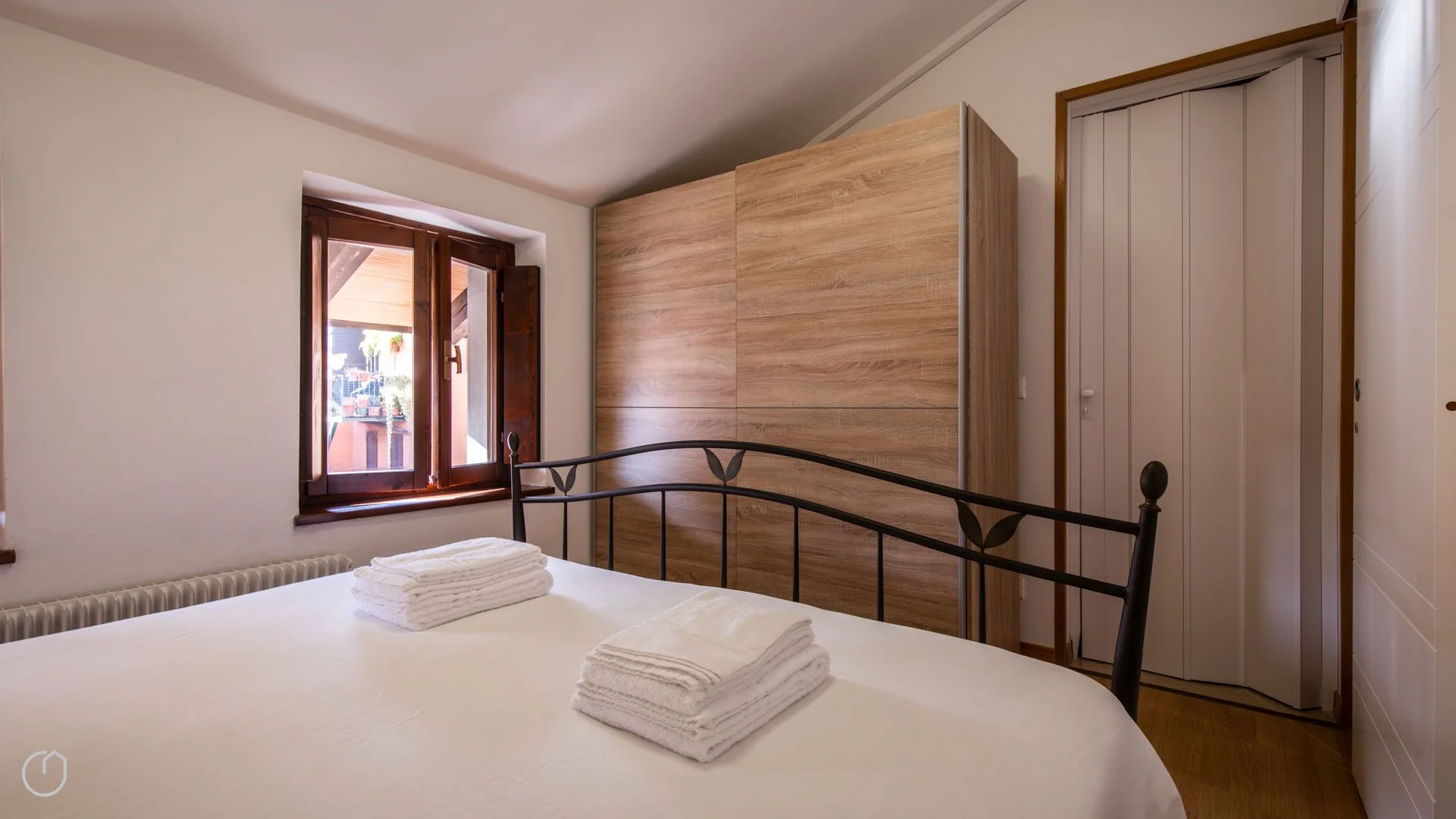 Quarto de estudante económico com localização conveniente em 