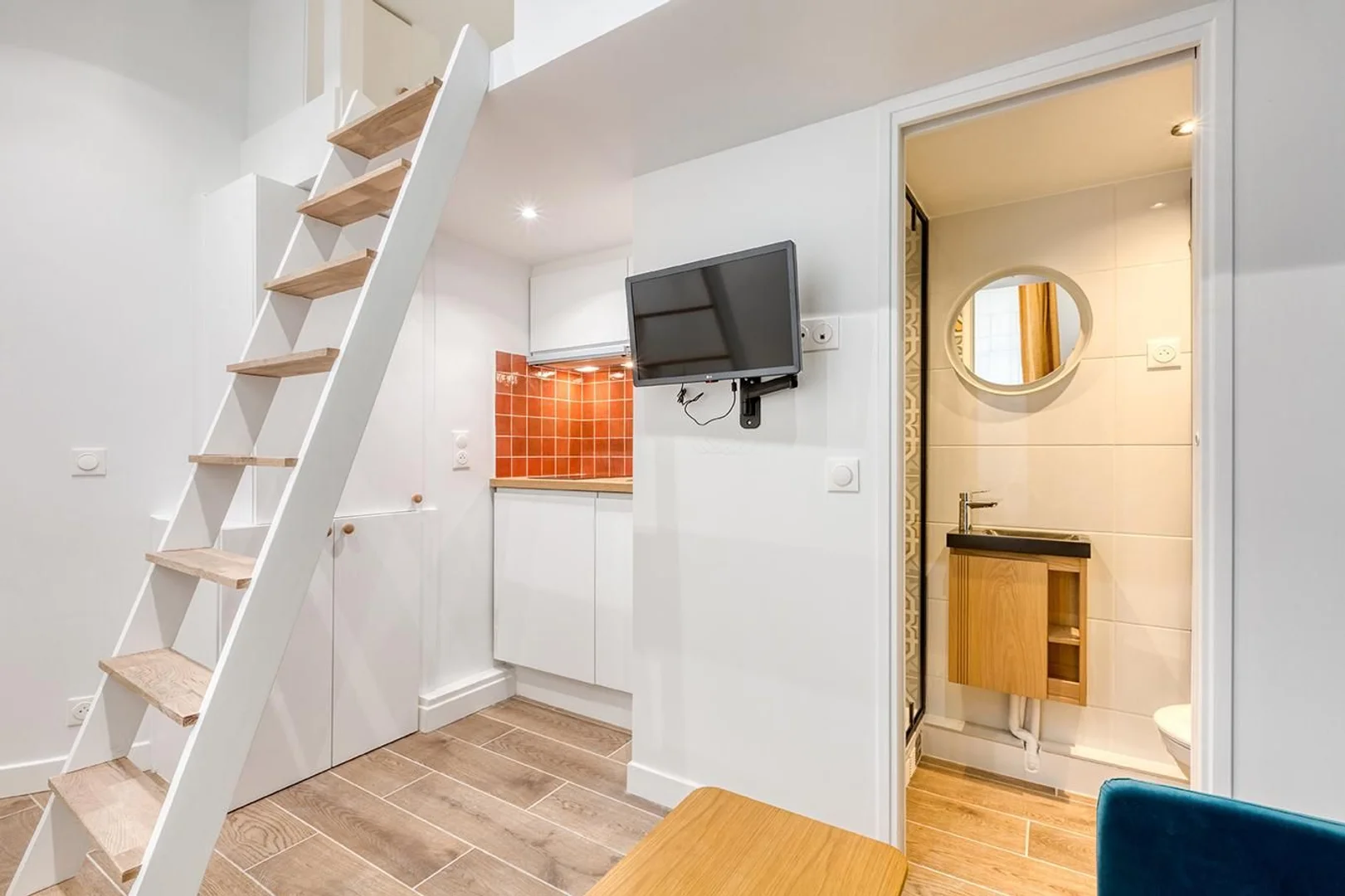 Zimmer in Studentenwohnung in  zu vermieten, voll möbliert