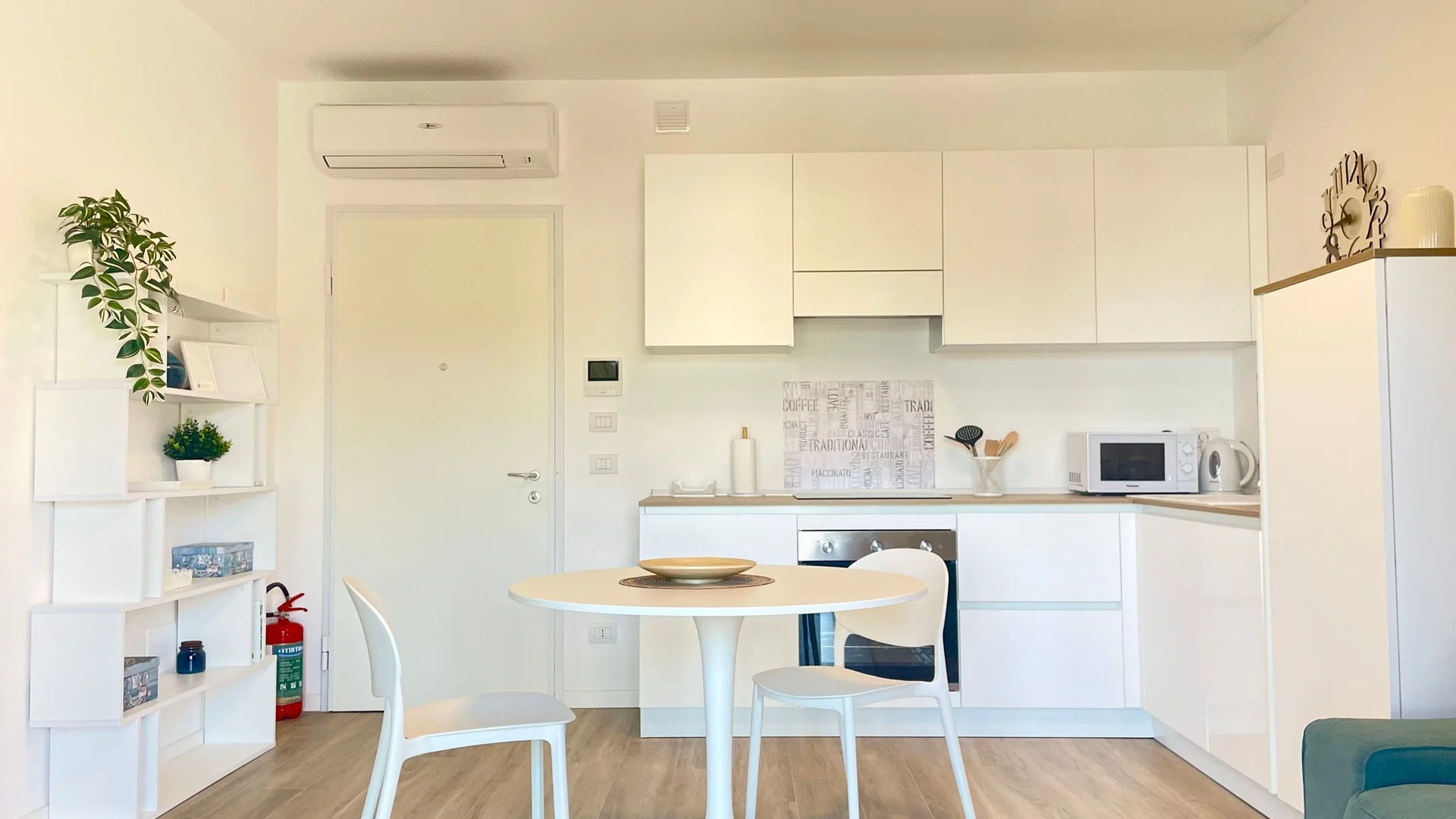 Zimmer in Studentenwohnung in  zu vermieten, voll möbliert
