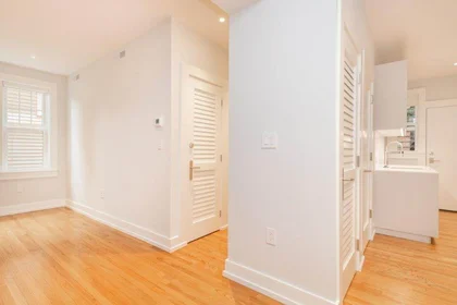 Logement entier à 03 17 Forest St., image 1 de 9