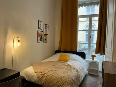 Privatzimmer in der 40 Rue Burdeau, bild 1 von 4