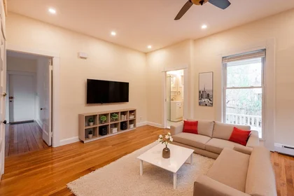 Evin tamamı Ikamet yerinde konumu 12, Rindge Ave., Unit 2, North Cambridge, Cambridge, MA, 02140, 1 25 görüntüsü