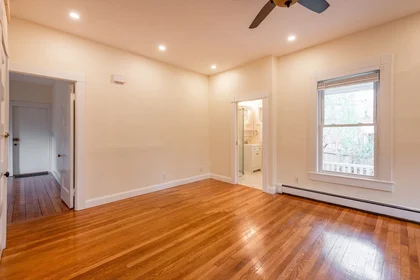 Evin tamamı Ikamet yerinde konumu 12, Rindge Ave., Unit 2, North Cambridge, Cambridge, MA, 02140, 17 25 görüntüsü