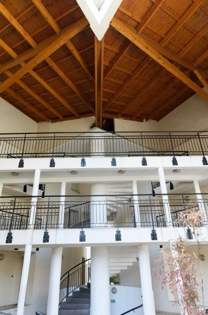 Chambre d'étudiant à  avec espace d'étude et installations communes