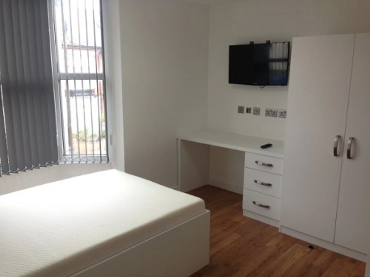 Comfortable and spacious student room in 