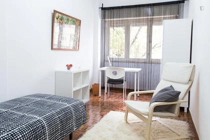 Private room at Rua Raquel Roque Gameiro, image 1 of 10