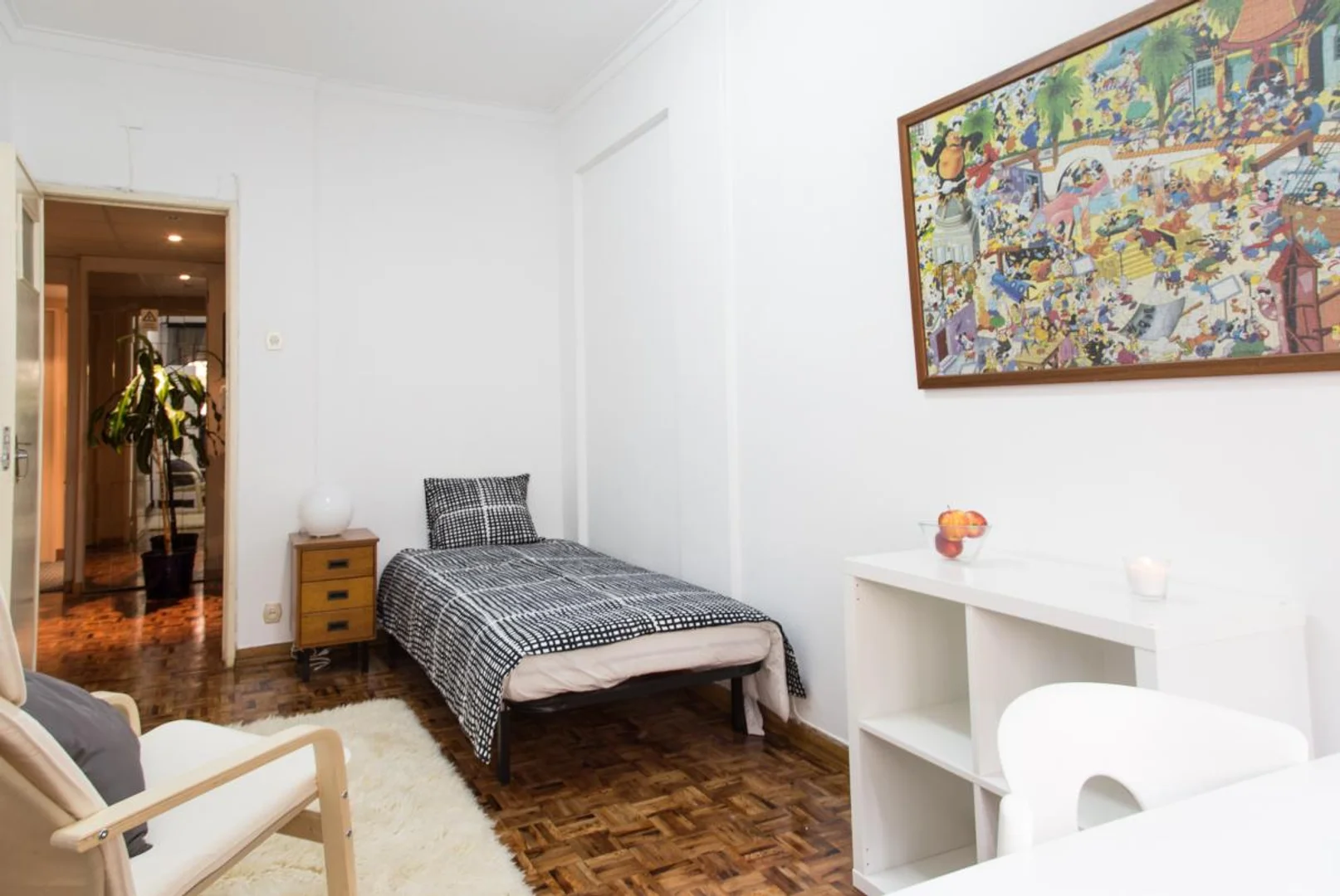 Functional student room perfect for studying in