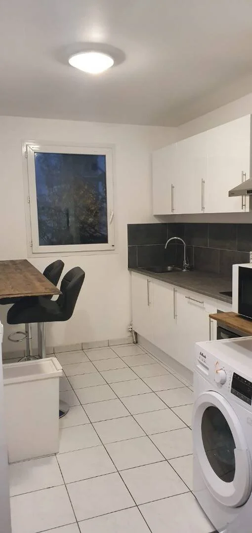Quarto de estudante económico perto do campus em 