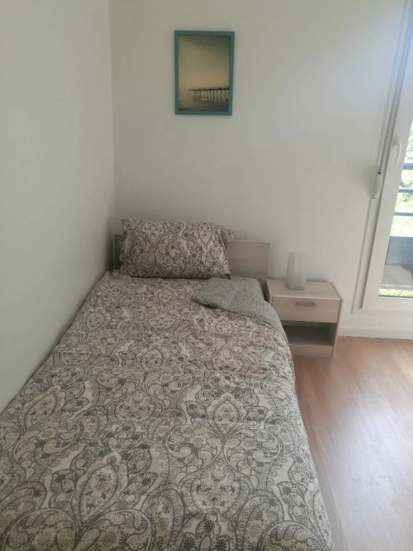 Quarto de estudante económico com localização conveniente em 