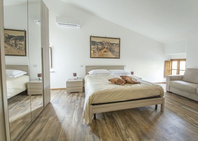 Viterbo de çift kişilik yataklı kiralık oda