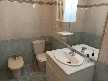 Habitación privada en Carrer del Riu Jalón, 1, 46022 València, Valencia, Spagna, imagen 22 de 22