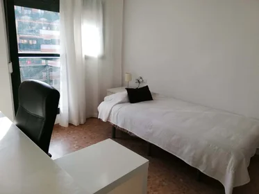 Quarto privado em Carrer del Riu Jalón, 1, 46022 València, Valencia, Spagna, imagem 1 de 22