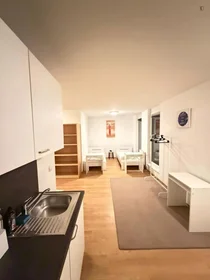 Stanza privata in residence in Tokiostrasse, immagine 3 di 21