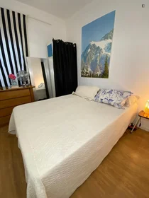 私人房间 在 Rua Particular à Azinhaga dos Lameiros, 6的图像1