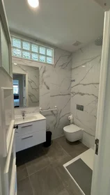 Private room at Avenida Rio de Janeiro, image 9 of 9
