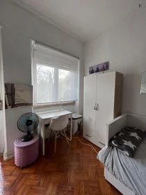 Private room at Avenida D. Rodrigo da Cunha, image 1 of 10