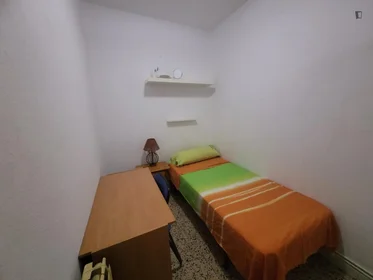 Private room at Calle de la Torrecilla del Leal, image 8 of 15