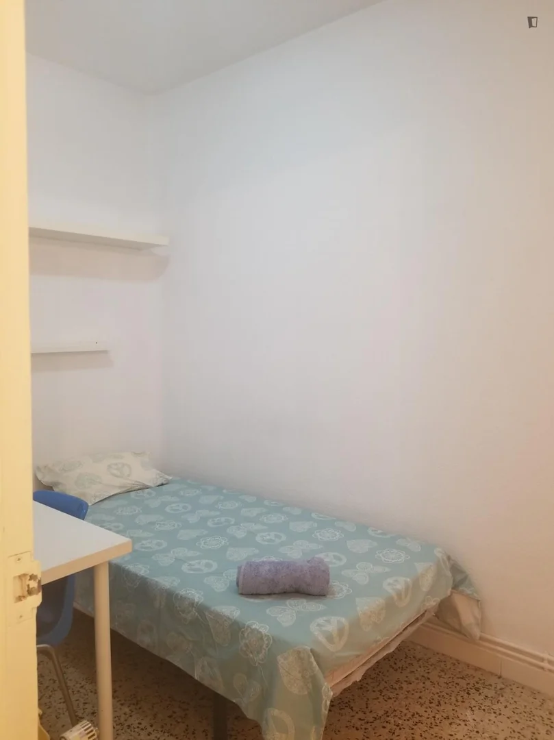 Habitación en apartamento estudiantil en alquiler en , completamente amueblado