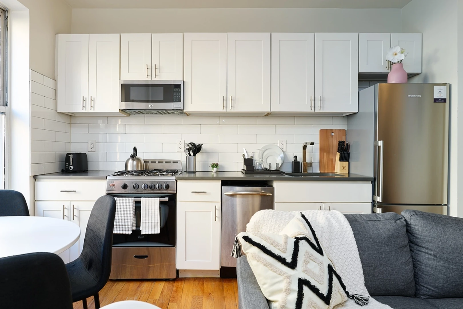 Zimmer in Studentenwohnung in  zu vermieten, voll möbliert