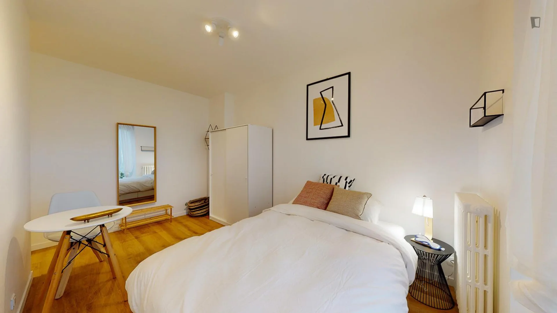 Habitación estudiantil económica con ubicación conveniente en 