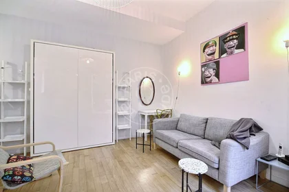 Entire apartment at Rue Houdon, image 5 of 19