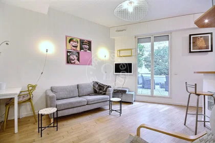 Entire apartment at Rue Houdon, image 6 of 19