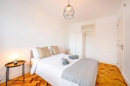 Quarto privado em Rua Barão de Sabrosa, imagem 4 de 19