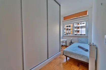 Privatzimmer in der Rua Alferes Barrilaro Ruas, bild 1 von 11