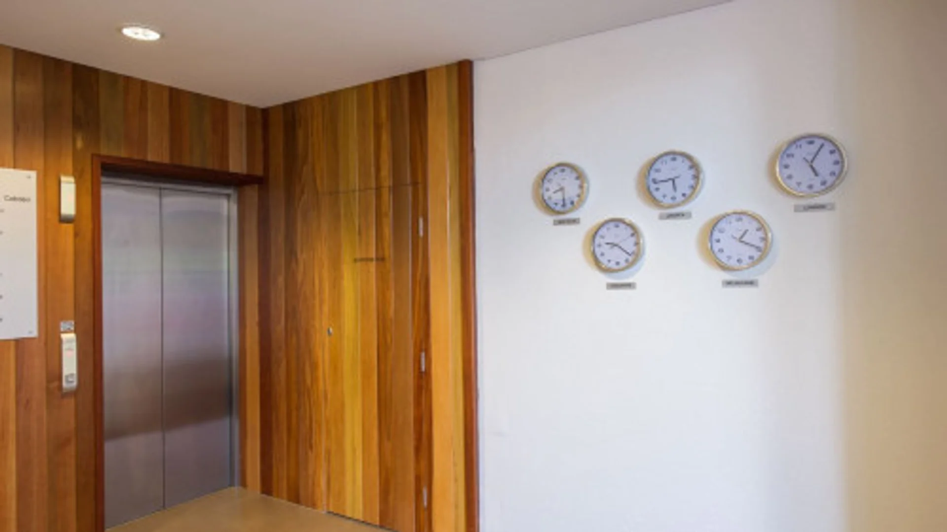 Habitación estudiantil económica cerca del campus en 
