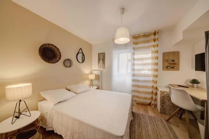 Habitación privada en Cr Saint-Louis, 33000 Bordeaux, France, imagen 1 de 10