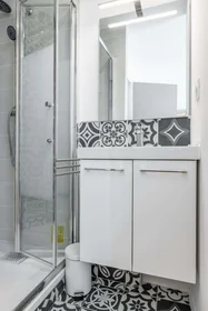 Habitación privada en 219 Rue du Jardin public, 33300 Bordeaux, France, imagen 3 de 15