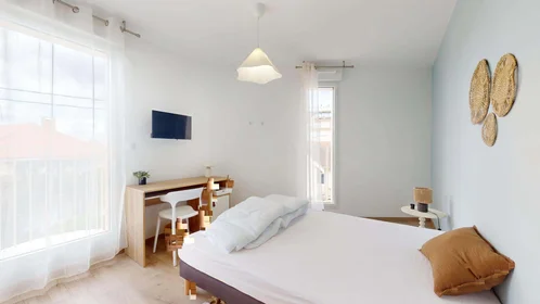 Habitación privada en 32 Rue Tarissan, 31400 Toulouse, France, imagen 1 de 10