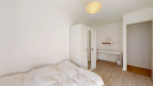 Privatzimmer in der 20 Sq. du Haut Blosne, 35200 Rennes, France, bild 1 von 21