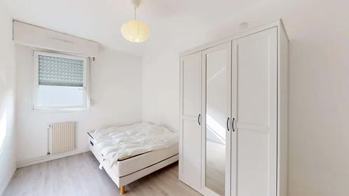 Privatzimmer in der 20 Sq. du Haut Blosne, 35200 Rennes, France, bild 2 von 21
