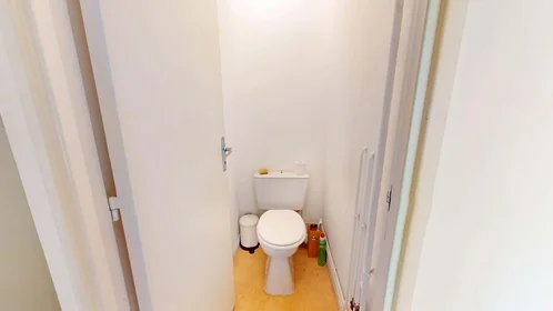 Özel oda konumu 20 Sq. du Haut Blosne, 35200 Rennes, France, 20 21 görüntüsü