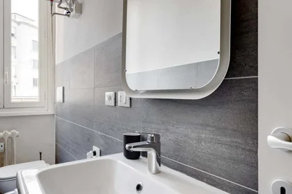 Habitación privada en Via Annibale Caretta 1, Milan. Italy, imagen 9 de 12