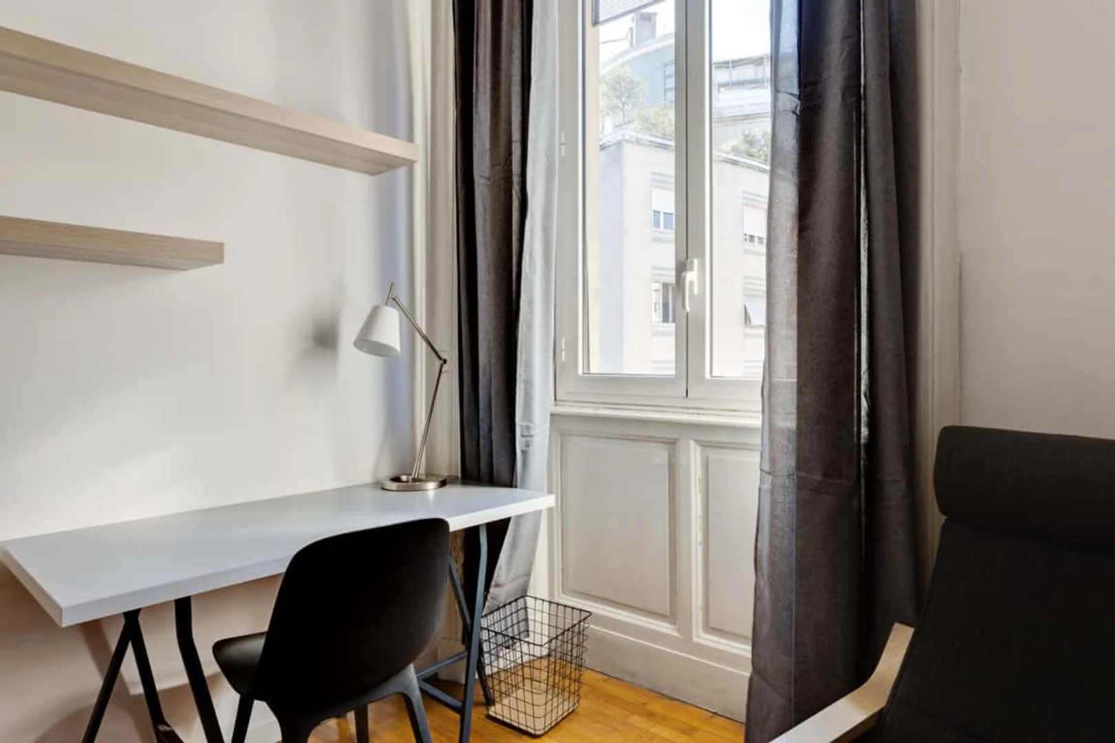 Habitación estudiantil amplia y cómoda en 