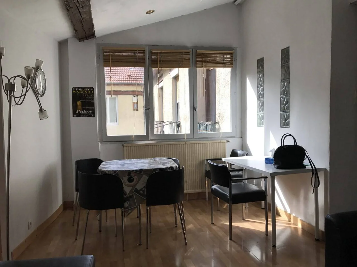 Habitación estudiantil amplia y cómoda en 
