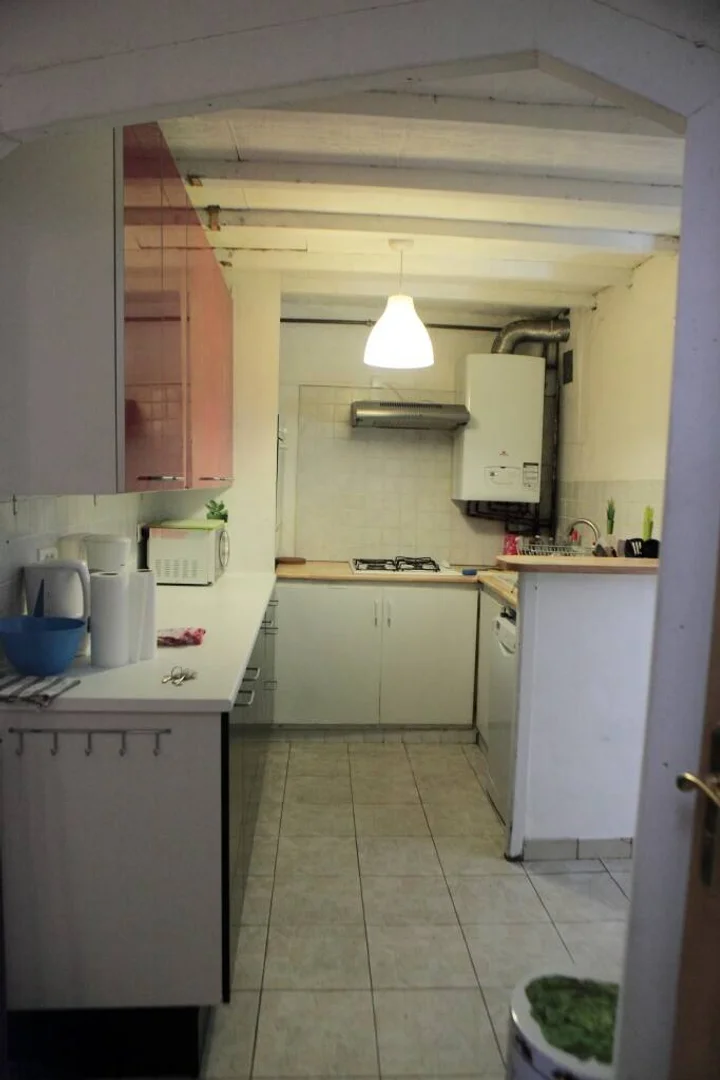 Habitación asequible para estudiantes con buena iluminación en 