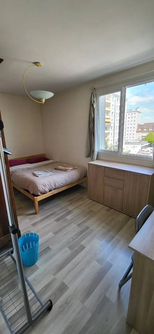 Chambre d'étudiant confortable et spacieuse dans 