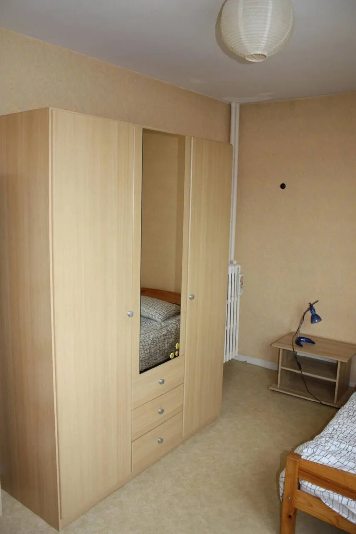 Chambre conviviale pour les étudiants dans  avec des équipements modernes